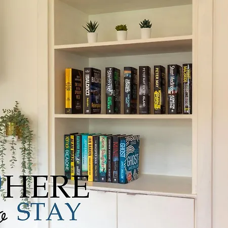 Lägenhet Lovely By The Hillwood Park-free Parking *