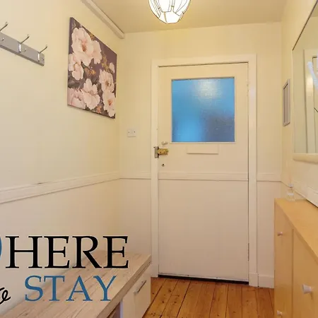 Lägenhet Lovely By The Hillwood Park-free Parking