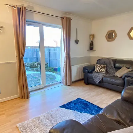Daire Cosy 2 Bedroom With Free Parking Near