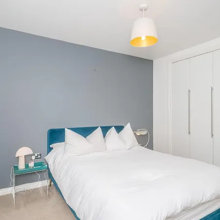 Apartment Cosy Modern Flat Pass The Keys