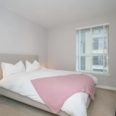 Cosy Modern Flat Pass The Keys *