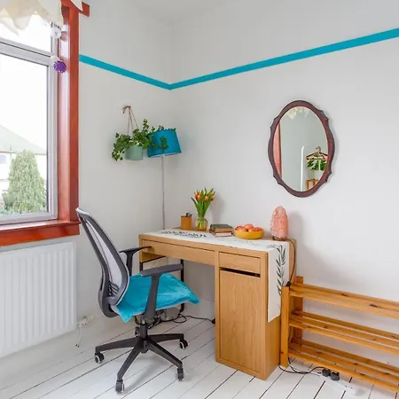 Ubytování v soukromí Bright & Spacious Double With Garden View- Close To Airport & Centre Edinburgh
