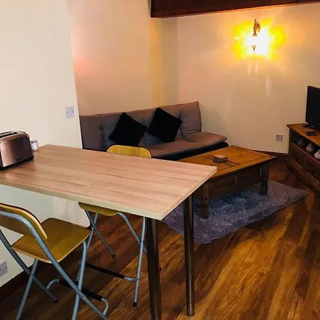 Apartment Vibrant At The Shore In Leith *