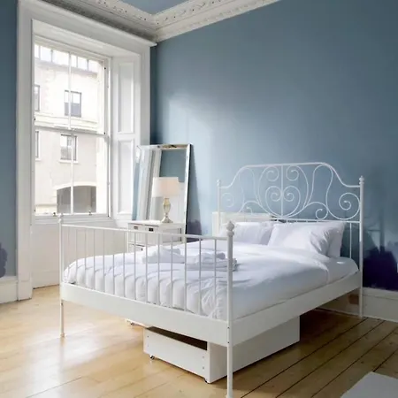 Spacious 4bd Terraced Flat - Old Town Edinburgh