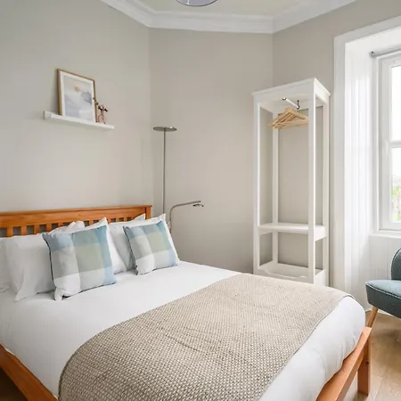 2br New Town Castle View *