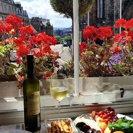 Royal Mile Apt, Just 1 Min From Castle! 公寓