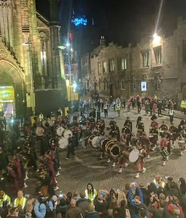 Royal Mile Apt, Just 1 Min From Castle! 公寓