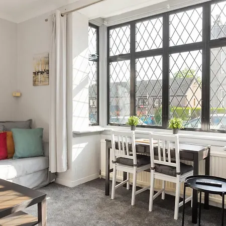 Lovely 3bed House-private Parking Edinburgh