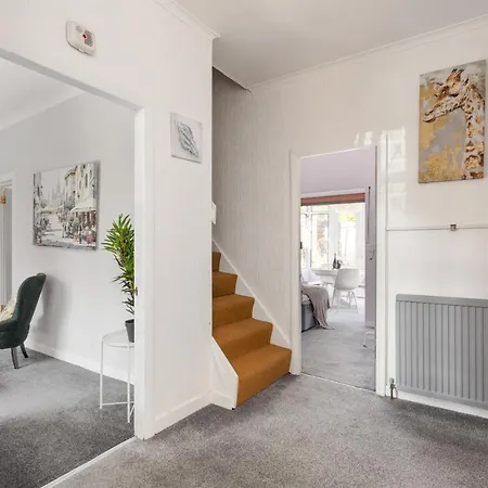 Casa de Férias Lovely 3bed House-private Parking *