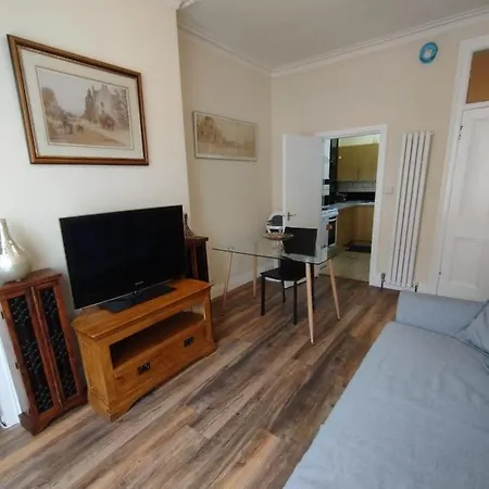 Apartmán 2 Bedrooms Flat Central Edinburgh, Sleeps 6, In The Shadow Of Holyrood Park And Arthur's Seat With Free Parking, Two Bed Edinburgh