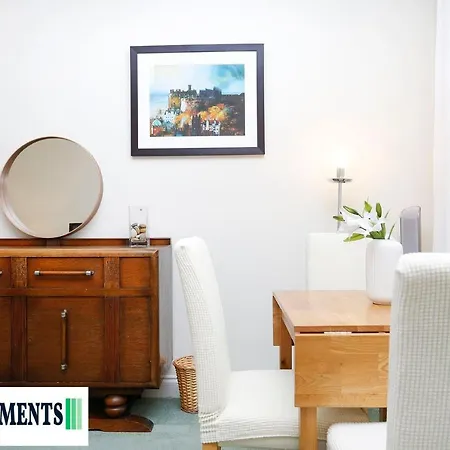 Large 2 Bed Centre - Free Parking