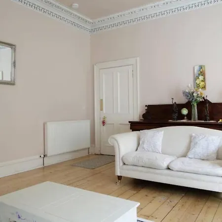 Spacious 4bd Terraced Flat - Old Town * Edinburgh
