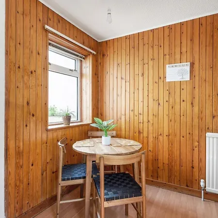 Lovely 3bed House-private Parking Holiday home *