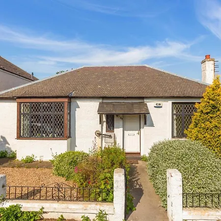 Lovely 3bed House-private Parking Casa de Férias *