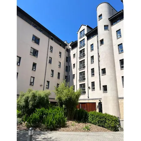 Apartament Joivy Affordable 3,4,5 And 12 Bed Private Flats Next To Royal Mile (adults Only) *