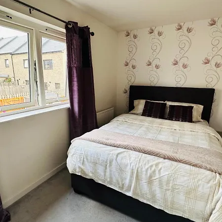 Modern 3 Bed With Free Parking And Garden Close To Center And Airport 빌라 *