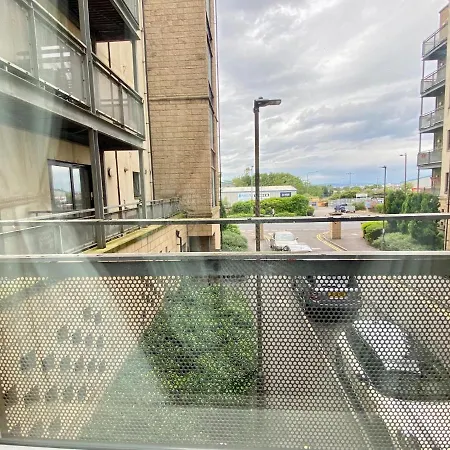 Lovely Double With Private Bathroom And Double With Shared Toilet & Parking Free Edinburgh