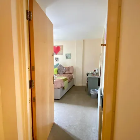 Lovely Double With Private Bathroom And Double With Shared Toilet & Parking Free * Edinburgh