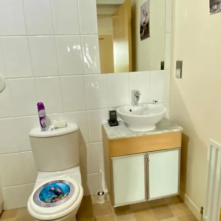 Lovely Double With Private Bathroom And Double With Shared Toilet & Parking Free