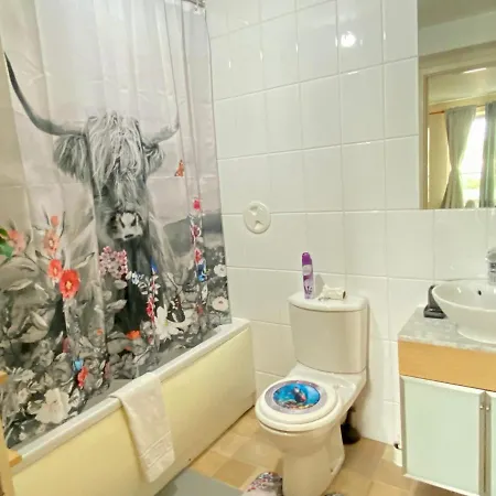 Privatunterkunft Lovely Double With Private Bathroom And Double With Shared Toilet & Parking Free