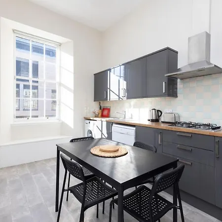 Altido 11 Bedroom Flat In The Centre * Edinburgh