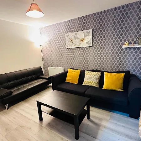 Modern 3 Bed With Free Parking And Garden Close To Center And Airport Edinburgh