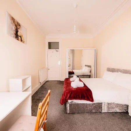 Specious Retreat With Famous Park Views * Эдинбург