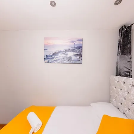 Superb Luxury Quality On Canal Edinburgh