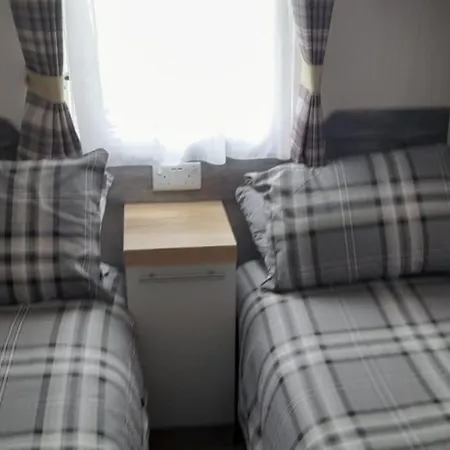 Belfry 2 - Luxury Spacious Family Caravan אתר קמפינג *