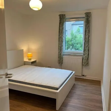 Central Two Bedrooms Apt For 4-6 *