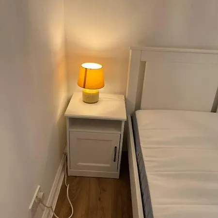 Central Two Bedrooms Apt For 4-6