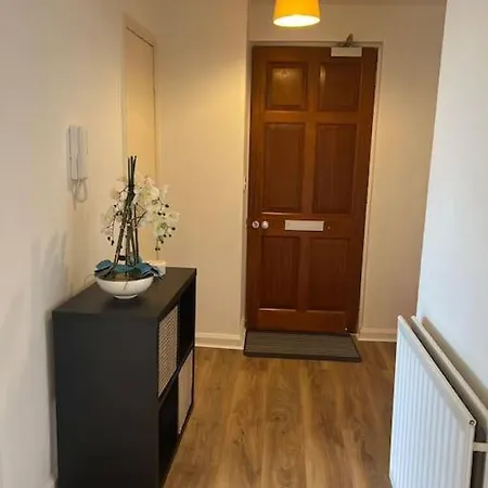 Central Two Bedrooms Apt For 4-6 Daire *