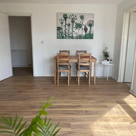Central Two Bedrooms Apt For 4-6 Daire *