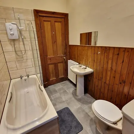 Massive 5bed 2bath Flat Available For Fringe Festival