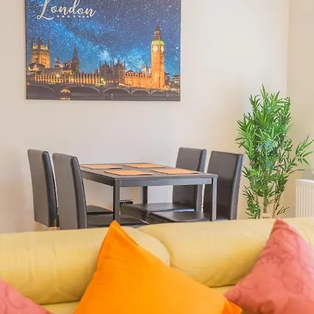 Апартаменты Stylish Modern Newly Built 15 Min From Centre