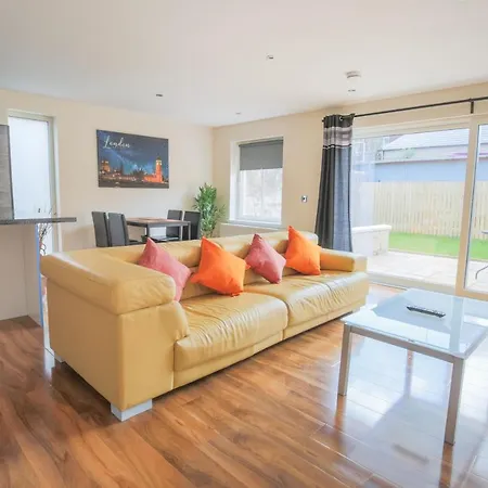 Stylish Modern Newly Built 15 Min From Centre Апартаменты Эдинбург