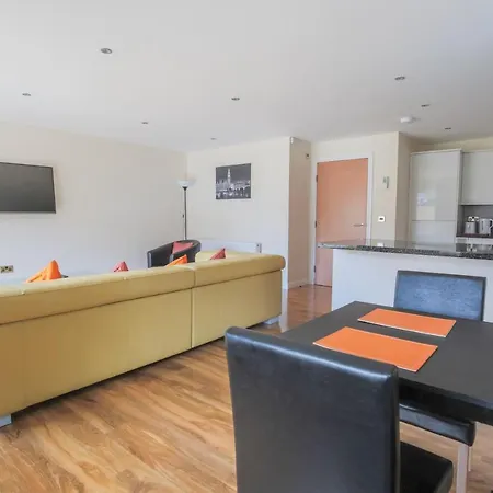 Stylish Modern Newly Built 15 Min From Centre