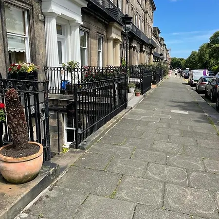 Fantastic 3 Double Bedrooms 2 Bathrooms Garden Sleeps 6