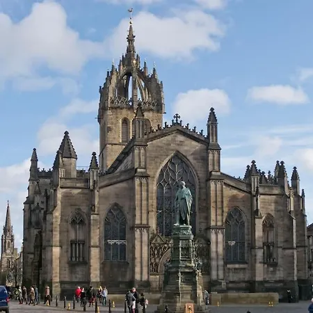 Appartamento 2 Bed Flat On Royal Mile Edimburgo