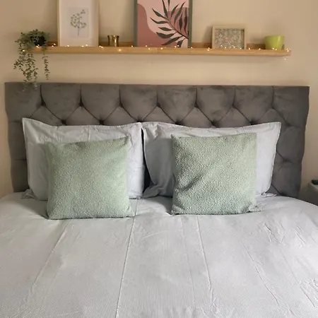 Cozy Bedroom In Shared With Free Parking בית אירוח אדינבורו