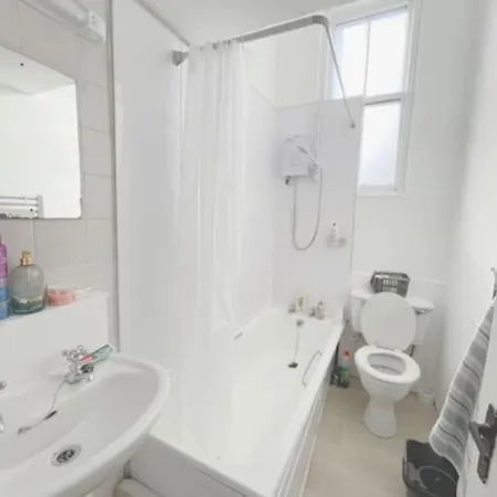 Centre Two Bed Flat * Edinburgh
