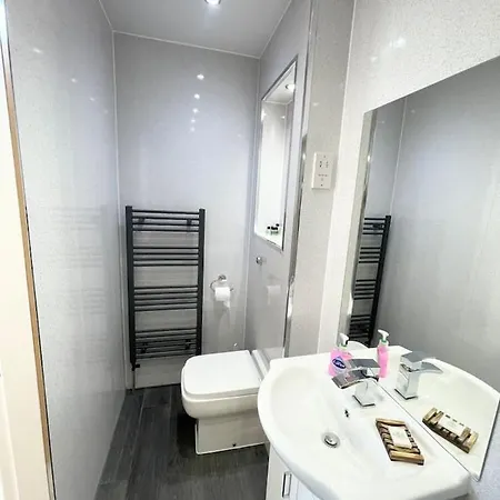 Large Flat In F2 With Mountain View