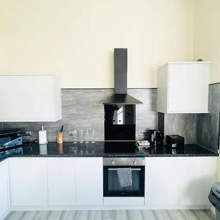 아파트 Large Flat In F2 With Mountain View