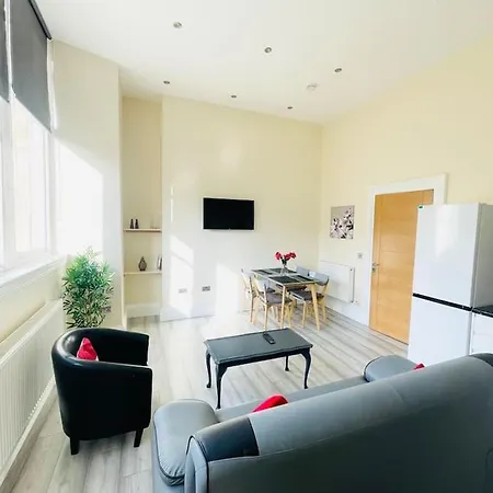 Large Flat In F2 With Mountain View