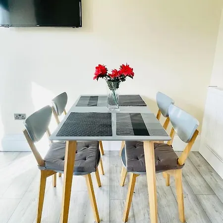 Large Flat In F2 With Mountain View 아파트 에든버러