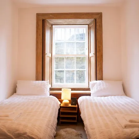 Elegant & Sunny 2bd Basement Stay, Edinburgh! *