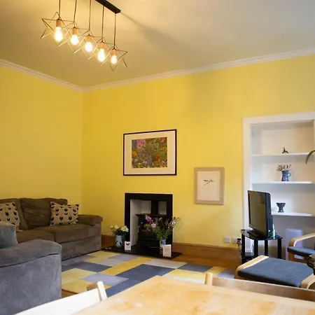 Apartment Elegant & Sunny 2bd Basement Stay, Edinburgh!