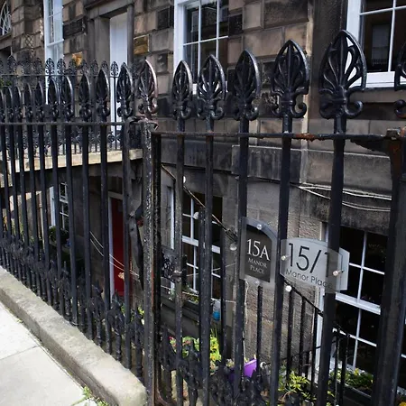 Elegant & Sunny 2bd Basement Stay, Edinburgh! Edinburgh