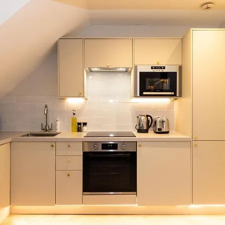 Righ - Luxurious Centre Three Bedroom Edinburgh