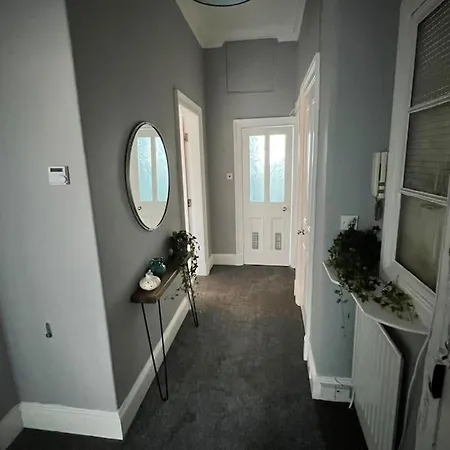 Luxury 3 Bed Flat In